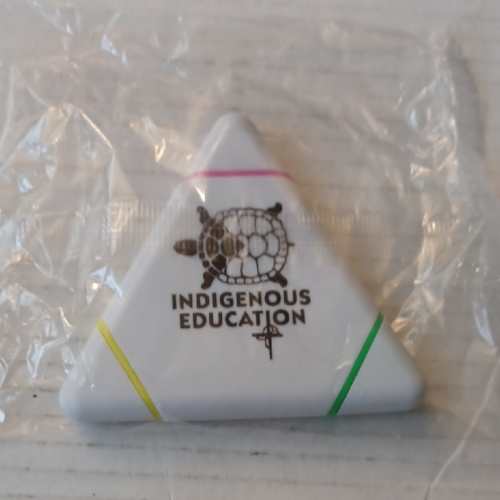 4/$30 New Highlighters In Triangular Shape - 3 Colours In 1 Shape